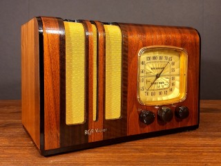 89.7 FM WGBH, Boston, Interviews Leo DeLuca
